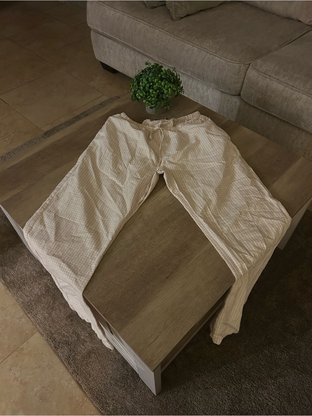 Brandy Melville Cream Check Relaxed Lounge Pants